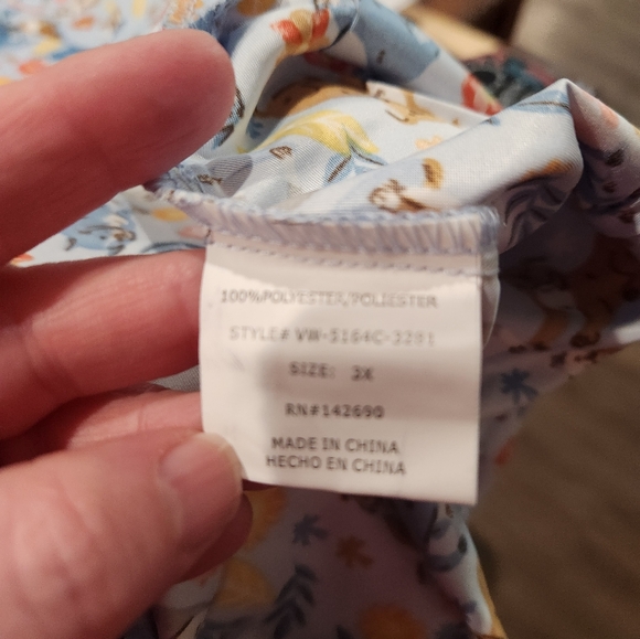 Plus Size Scrub Top - Picture 4 of 4